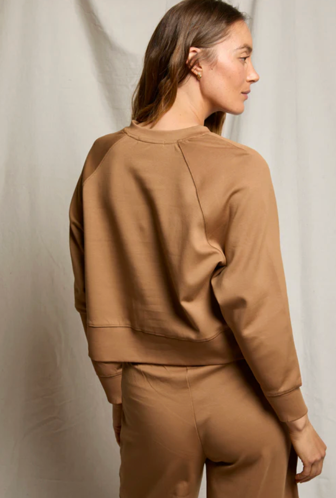 Travel Raglan L/S Sweatshirt